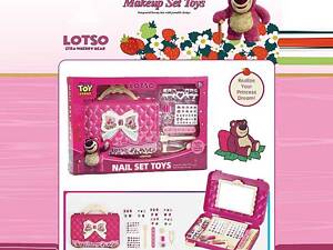 Набор для маникюра D 8965-2 (48) сумочка, лак для ногтей, пилочка, накладные ногти, наклейки, в коробке.