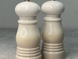 Набір млинів для солі та перцю Le Creuset Set of Pepper Mill Salt Mill 44900117160000 11 см 2 шт молочний