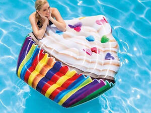 Надувний пліт Intex 58770 Кекс (142x135 см) Cupcake Mat