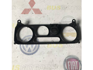 Накладка декоративна Mitsubishi Pajero Sport 1996-2008 MR360582