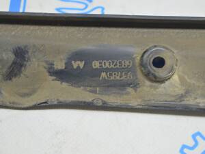Накладка двери багажника боковая внутр правая Jeep Compass 17- черная 68320030AA