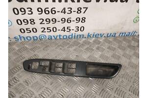 Накладка кнопок стеклоподъемников водительских правый руль 94266SA050 Subaru Forester 2003-2008