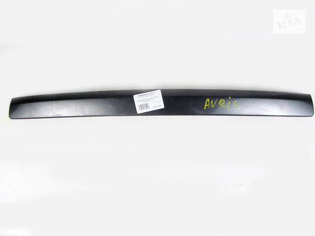 Накладка крышки багажника -09 Toyota Auris 2006-2012 7680102250