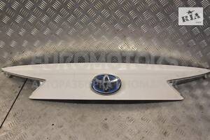 Накладка кришки багажника (дефект) Toyota Auris (E18) 2012 768110