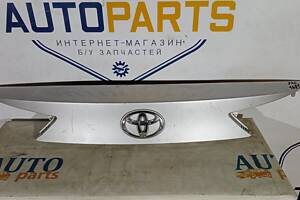 Накладка кришки багажника Toyota Auris II 2012-