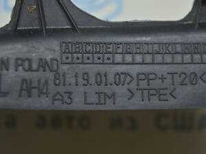 Накладка ліхтаря зовнішнього крило лівого Audi A3 8 V 15-16 4d usa 8V5-945-253-A