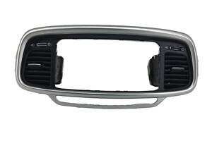 Накладка магнитолы KIA SORENTO UM 2014-2020 (з дефлекторами №97410-C6000, №97420-C6000) 84740-C6000-F55