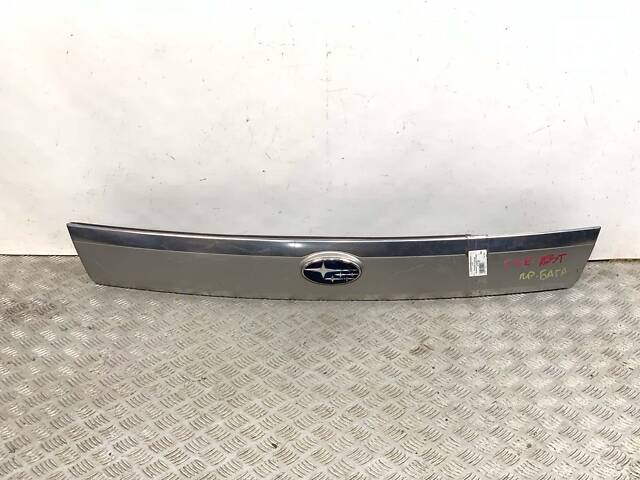 Накладка на крышку багажника 06- серебро Subaru Forester (SG) 2002-2008 91112SA622LR