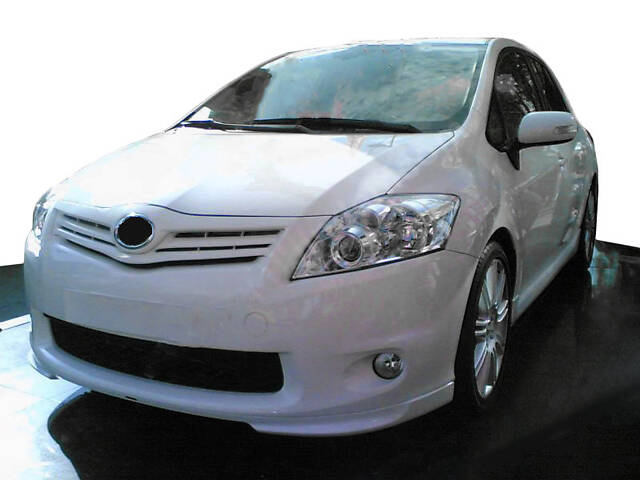 Накладка на передний бампер (под покраску) для Toyota Auris 2007-2012 гг