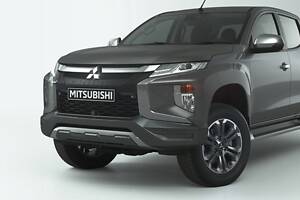 Накладка на передний бампер Mitsubishi L200 MZ331340