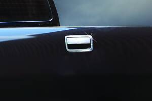 Накладка на ручку багажника (нерж) Carmos - Турецкая сталь для Volkswagen Amarok 2010-2022 гг.