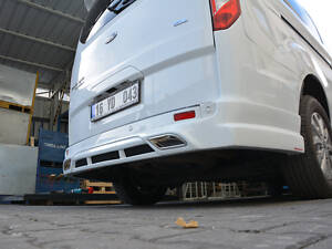 Накладка на задний бампер (под покраску) для Ford Custom 2013-2022 гг.