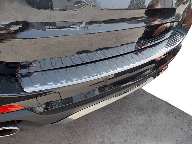 Накладка на задний бампер (Carmos) для BMW X5 F-15 2013-2018 гг - Фото 1