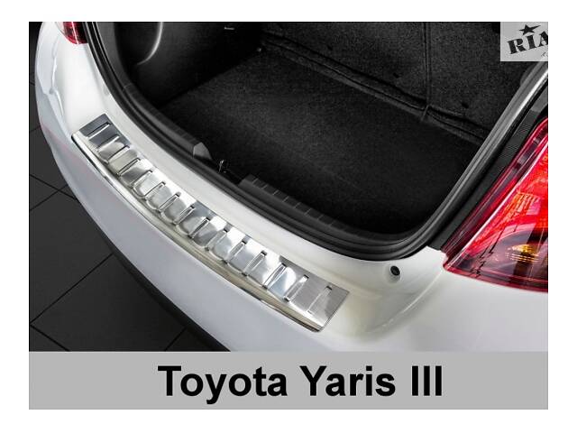 Накладка на задний бампер Toyota Yaris (2/35758)