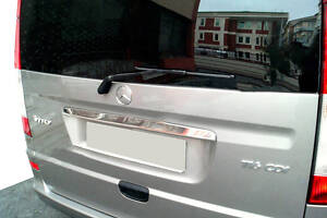 Накладка над номером (ляда, нерж) Carmos - Турецька сталь для Mercedes Viano 2004-2015 рр.