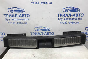 Накладка задней панели Mitsubishi Outlander 1 2.4 БЕНЗИН 4G69 2003 (б/у)