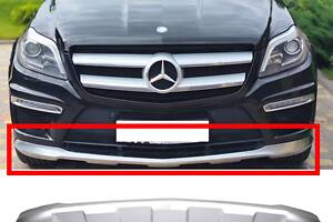 Накладка переднього бампера на Mercedes GL-Class X166 2012-2015 року ( Матовий хром)