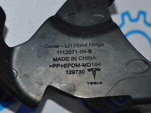 Накладка петли капота левая Tesla Model 3 18- 1112071-00-A