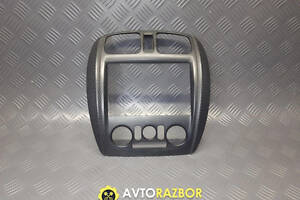 Накладка пластикова панелі торпеди BJ0J55211 на Mazda 323 BJ, 323F 1998-2004 рік