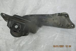 Накладка правої опори Seat Altea 2004-2015 1K0505130J