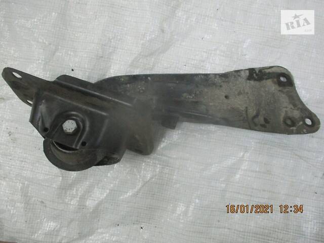 Накладка правой опоры Seat Toledo III 2004-2009 1K0505130J