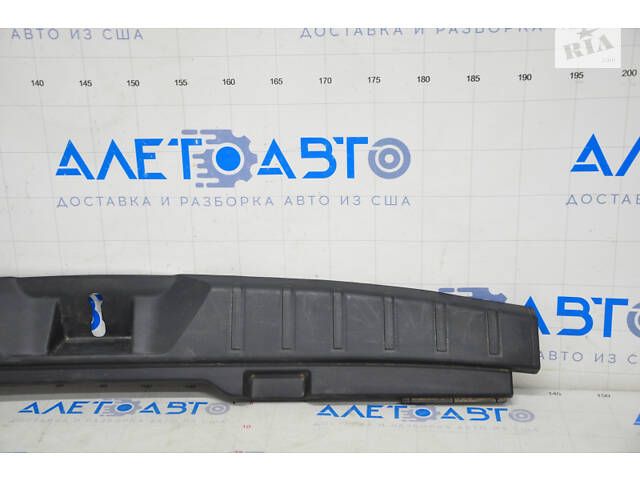 Накладка проема багажника Subaru Outback 20- черн, потерта