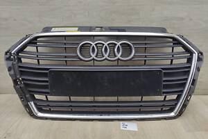 Накладка решітка хром радіатора центральна Audi A3 8V S-line (2016-2020) 8V3853651AA Деф. (тріщина, хром)