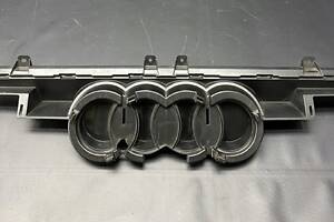 Накладка радиаторной решетки Audi Q7 4M0853037E
