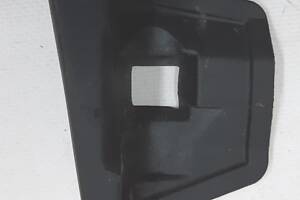 Накладка гумова петлі нижніх дверей передніх правих BMW I3 51417363176