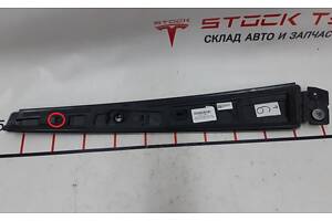 Накладка стойки B наружная левая (стекло) с повреждением Tesla model X 1092311-98-F