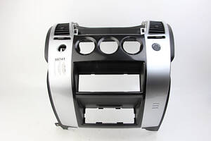 Накладка торпедо центральная с дефлекторами Mitsubishi Pajero Sport (KH) 20082015 8030A126 / 8030A125