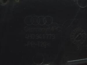 Накладка заднего фонаря левая на кузове Audi A8 D4 10-14 (01) деф.1 усика 4H0941779C4PK