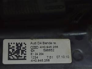 Накладка заднего фонаря правая на крышке Audi A8 D4 10-14 4H0945256