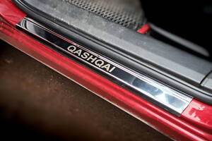 Накладки на пороги (Carmos V1, 4 шт, нерж.) для Nissan Qashqai 2014-2021 гг