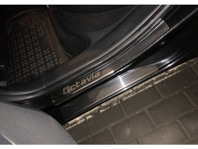 Накладки на пороги Carmos (8 шт, нерж.) для Skoda Octavia II A5 2010-2013 гг - Фото 2