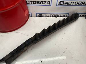 Направляющая заднего бампера правая Skoda Superb 02-08 3U5807862