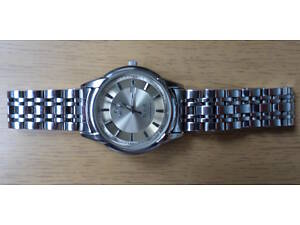 Кварцевые часы Omega