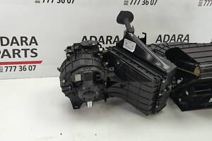 Нижняя накладка вентилятора печки для VW Touareg 2010-2014 (7P1820057)