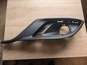 Нова решітка під туманку права Dodge Durango 2014-2020 5113678AC