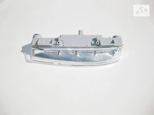 Новое Mercedes-Benz A2049068900 Новый ДХО LED DRL фонарь левый С-Class W204 E-Class C207 W212 SLK SLC R172 (Китай).