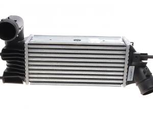 NRF 30835 Радиатор интеркулера Citroen C5 2.0HDi 01-04/2.2HDi 01-/Peugeot 406/607 2.0/2.2H