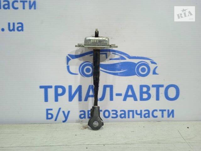 Ограничитель дверей пер. Hyundai Elantra 2.0 2007 (б/у)