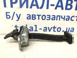 Ограничитель двери передний левый Kia Sorento BL 2.5 DIESEL D4CB МКПП 2002 (б/у)
