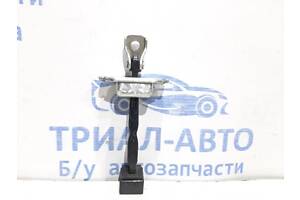 Обмежувач дверей задній лівий Mitsubishi Lancer 10 2 2006 (б/у)