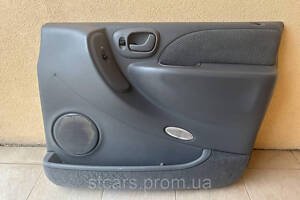 Обшивка дверей (карта) передня права Chrysler Voyager Вояджер 01-07рр BU701D5AA