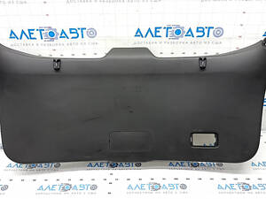 Обшивка двери багажника нижняя Mazda CX-5 17- черная, царапины, потерта