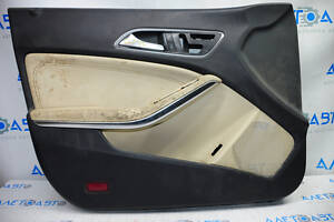 Обшивка двери карточка передняя левая Mercedes CLA 14-19 черн с беж вставкой кожа, подлокотник кожа, царапины, тычки, по