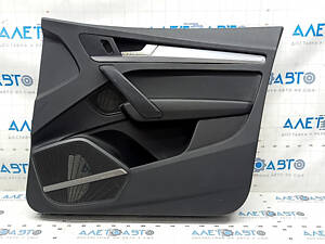 Обшивка двери карточка передняя правая Audi Q5 80A 18-20 черная, с серой вставкой, Bang & Olufsen, тычки, царапины