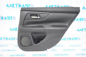Обшивка дверей картка задня права Nissan Altima 13-18 черн, подряпина