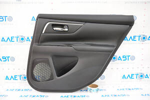 Обшивка двери карточка задняя правая Nissan Altima 13-18 кожа, черн, примята сверху